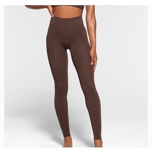 Skims soft smoothing seamless Leggings NWT XS cocoa